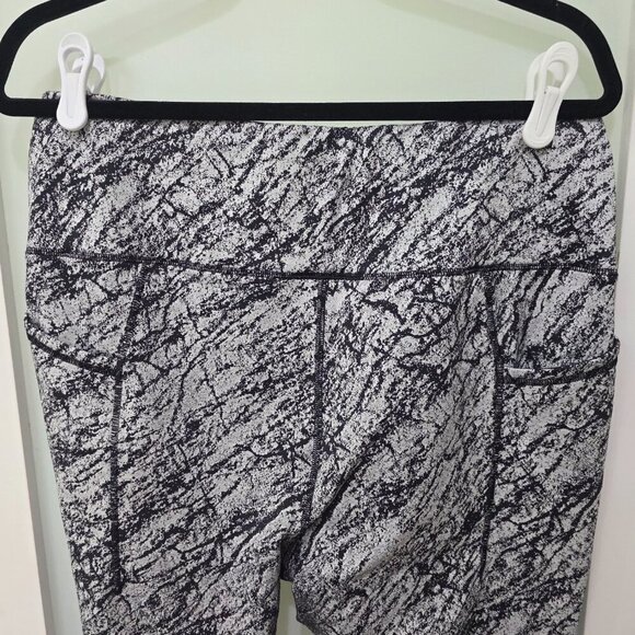 All in Motion XL Black & White Print Leggings w/ Pockets | Target Activewear - Picture 7 of 9